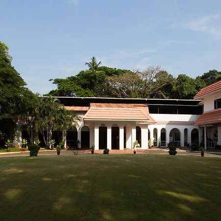 Ats Willingdon Hotel Kochi Exterior photo