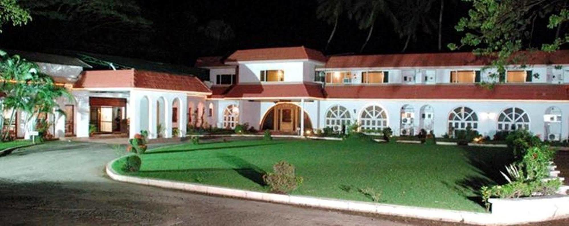 Ats Willingdon Hotel Kochi Exterior photo