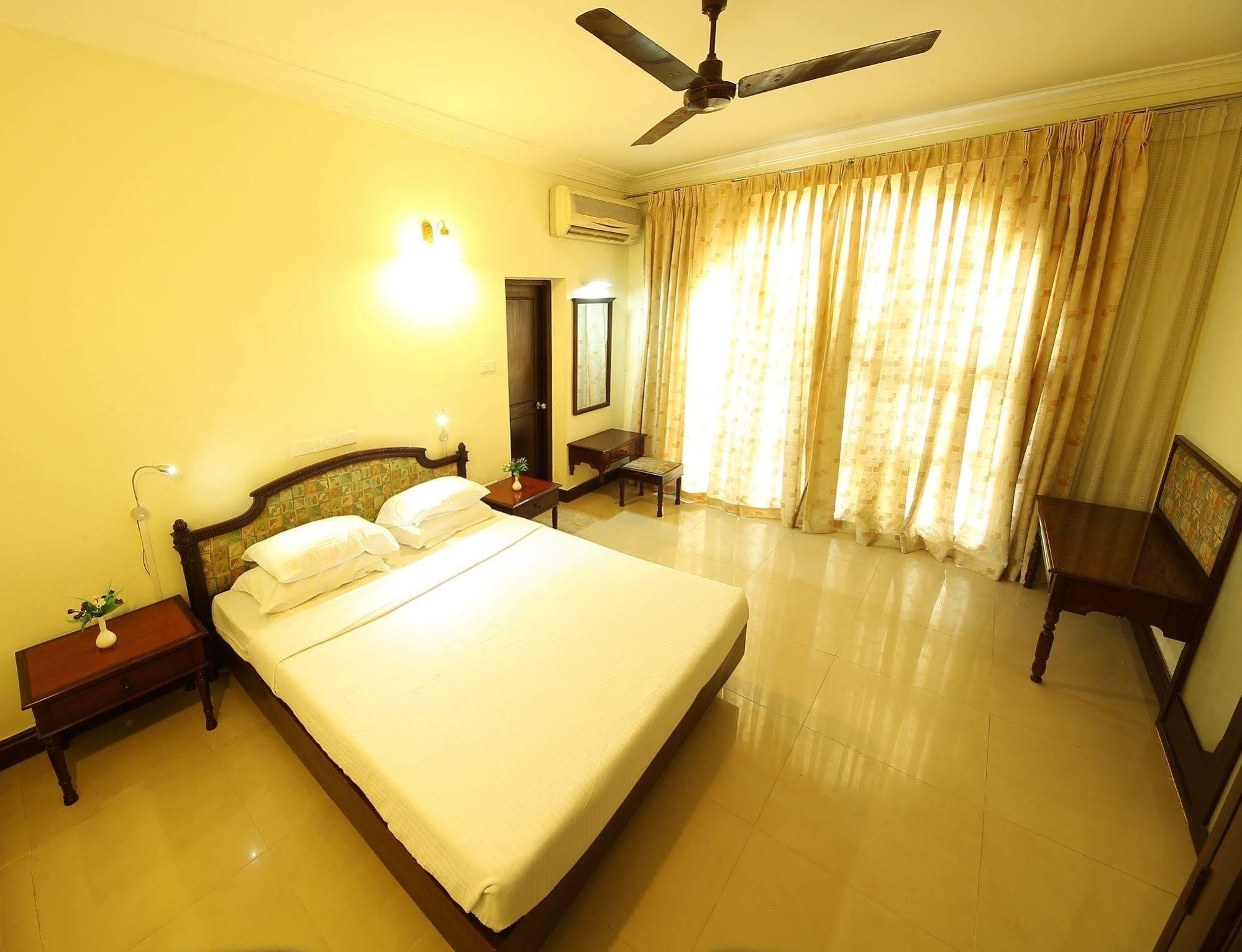 Ats Willingdon Hotel Kochi Exterior photo